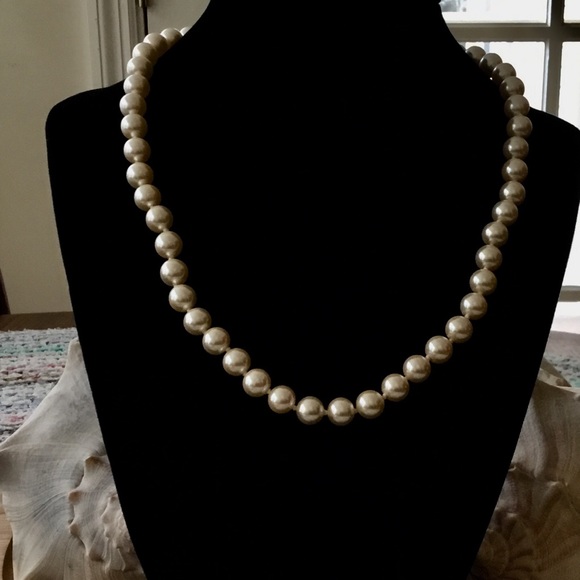 Vintage Marvella Faux Pearls 16 Inches. Beautiful - Picture 1 of 8